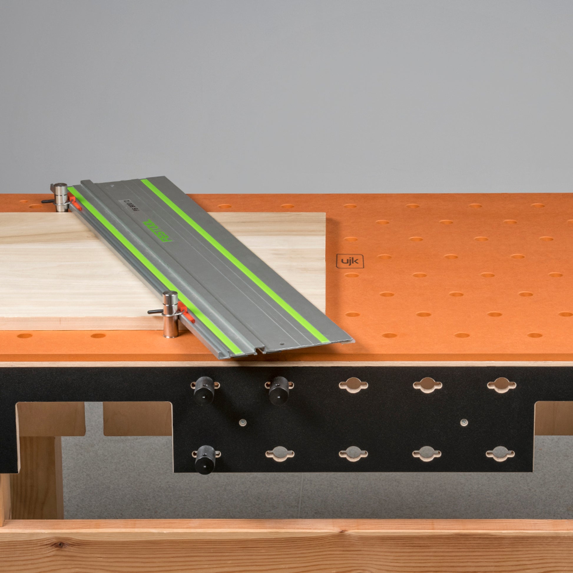 Isometric HDF Valchromat Top for Bench Dogs