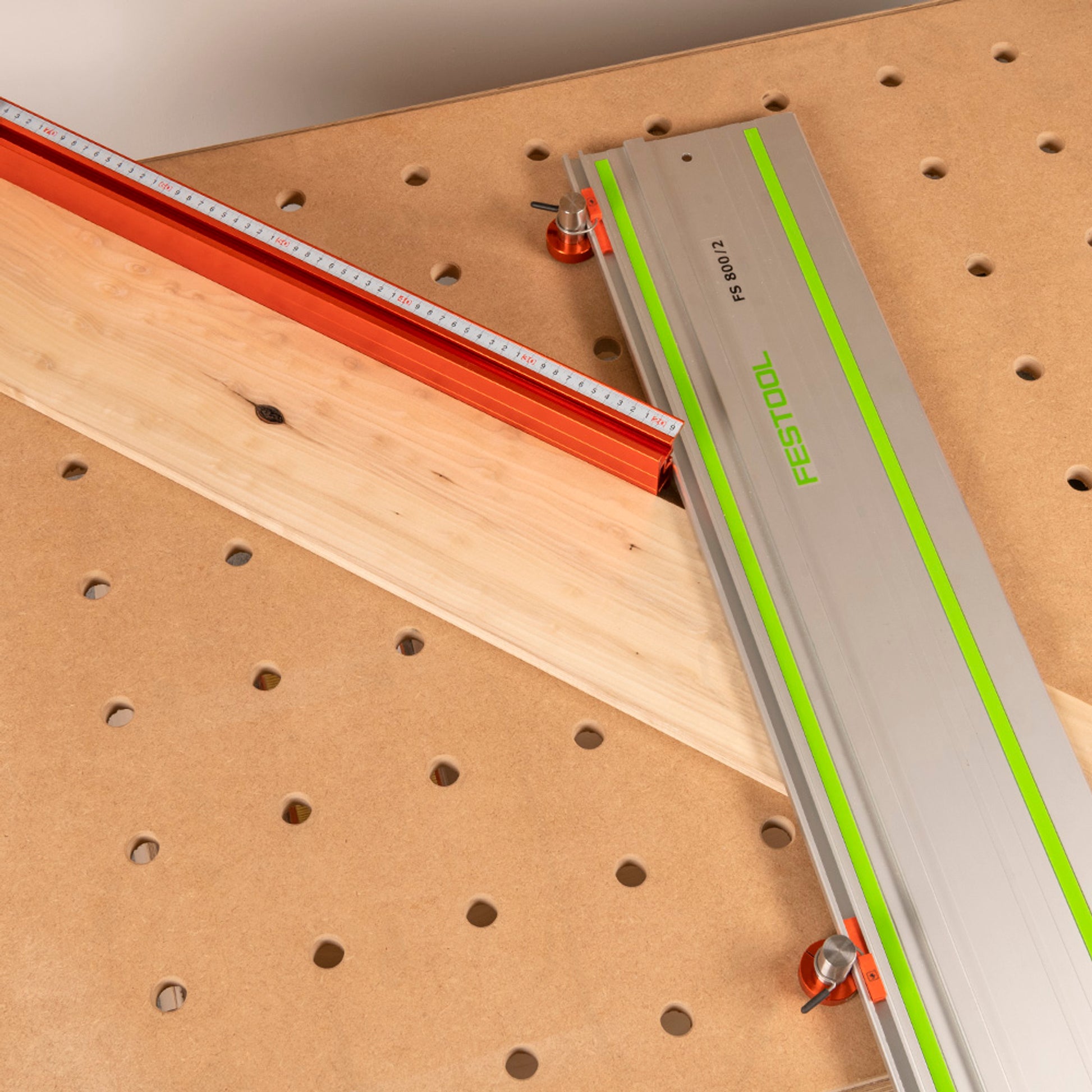 Fence and Length Stop for Guide Rail Saws