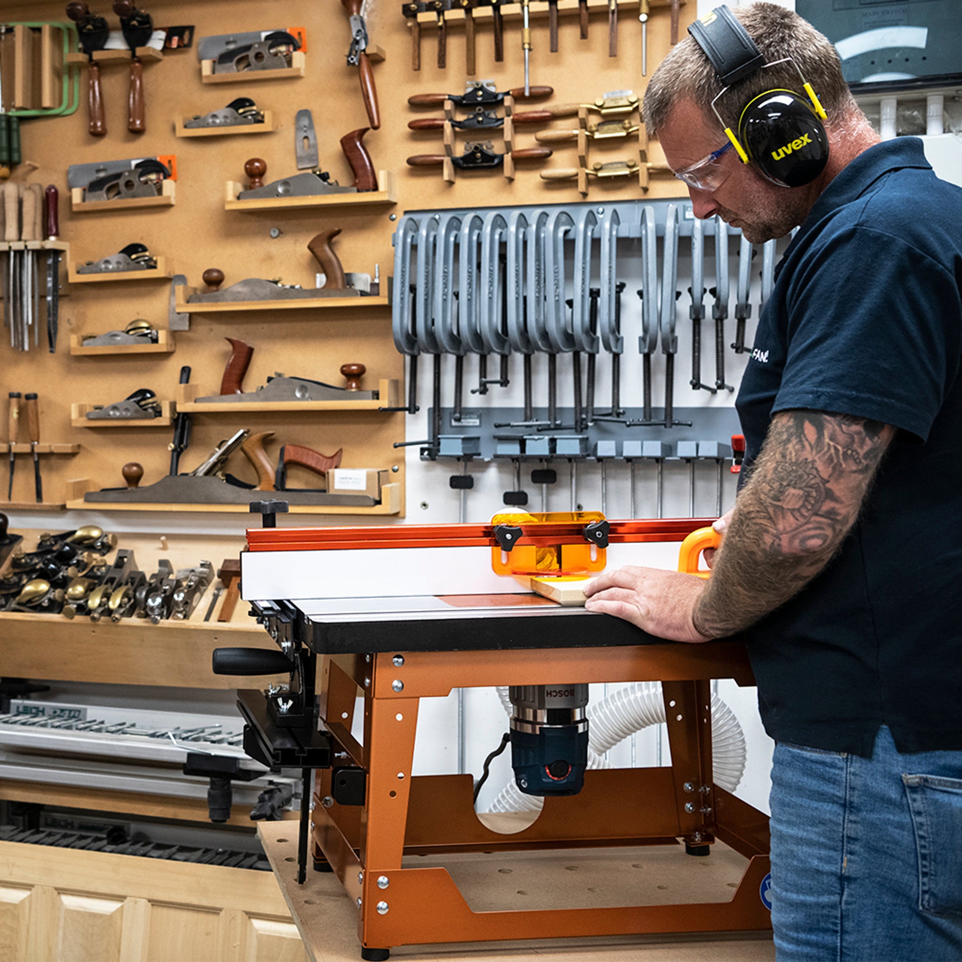 Compact Router Table with Cast Iron Top